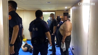 踢到鐵板！詐團「4打1」不敵百公斤壯漢　遭警攻堅逮