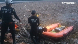 漂流木占據霧社水庫4分之1　救災橡皮艇卡住