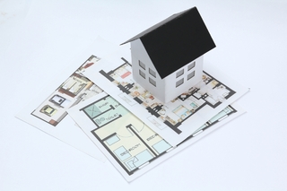 母教育10幾歲兒　婚後要搬出去住　他求：買房前可先住家裡幾年嗎