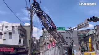 吊臂砸電桿火花四濺民眾驚！　1405戶大停電