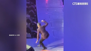 張學友大馬演唱　暈眩跌坐舞台上　粉絲嚇壞