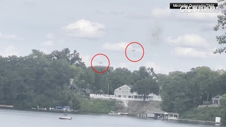 戰機航空展活動中墜毀　飛行員逃生瞬間曝光