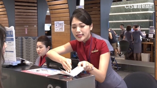 「機場行走的GPS」！　旅客登機前疑難雜症全靠「他們」