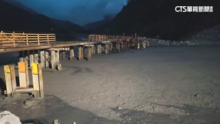 土石流沖斷明霸克露橋便道　桃源3里今停班課