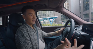 王陽明試駕900萬名車東區狂飆90公里！警開罰超速2000元罰單