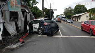 「警車逆向」為閃騎士失控撞民宅　電桿也遭殃