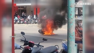 翁自摔機車起火　車行業者：疑倒地壓破配線短路