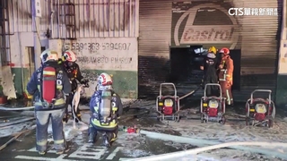 存放油料！　台中汽車修配廠突冒大火濃煙