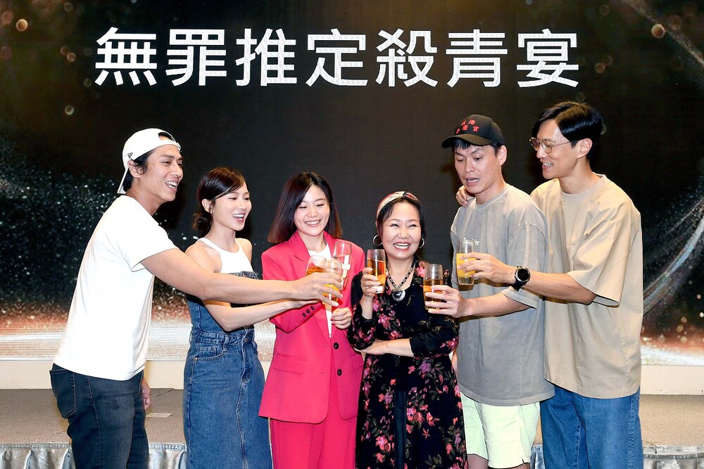 0828《無罪推定》殺青酒宴-(左起)莊凱勛、蔡黃汝、楊小黎、呂雪鳳、 黃鐙輝、鍾承翰