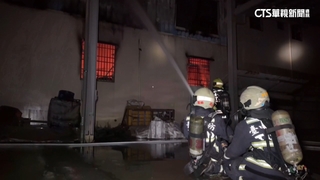 台中霧峰農機廠房半夜大火　上百坪廠房付之一炬！