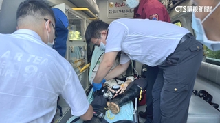 動物園員工腿部遭砂輪機割傷　連人帶機送醫搶救