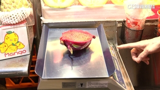 越籍客買水果疑遭惡意抬價　消保官突襲饒河夜市
