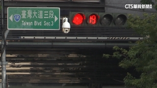 小綠人亮.綠燈還沒　倒數催油門小心「闖紅燈」