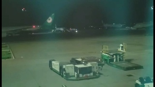 颱風夜5千人看1航班　「風速搖滾區」繞4圈轉降桃機