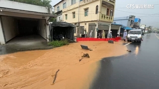 海葵橫掃台東　大武泥流河.市區招牌壓倒機車