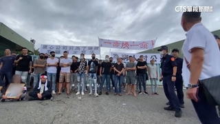 員工罹癌身故家屬質疑職災　拿遺照拉白布條抗議