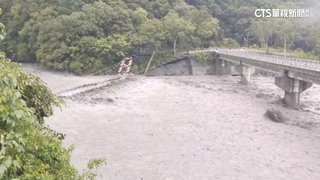 南投塔羅灣溪暴漲沖垮情人橋　布拉魯橋急封