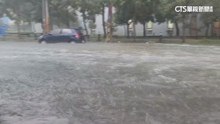 颱風過後仍下大雨　員林.鹿港水淹半個輪胎高
