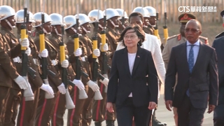 蔡總統抵史瓦帝尼　儀隊禮兵.僑胞熱情接機