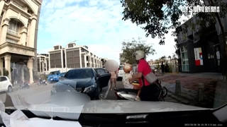 囂張！載孩上學「逆向停」　不滿提醒欲開車撞人