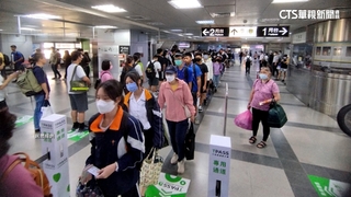 台鐵屏東站TPASS刷卡機僅1台！　出站排長龍引民怨