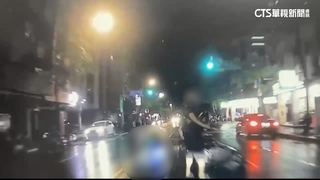騎車自摔撞車再被追撞　19歲騎士飛對向遭輾亡