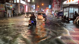 豪大雨成「水都」　台南市民留言求放「淹水假」