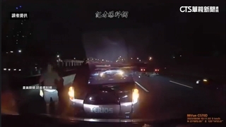 休旅車國道「擋救護車」　下車理論挨轟駕車駛離