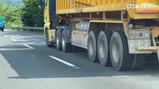 國道聯結車輪胎噴飛　轎車追5公里按喇叭攔截