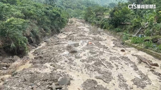 剛搶通...2米高土石流再襲　嘉141線車道遭淹沒