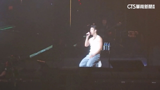 王力宏離婚後回歸小巨蛋　下跪一分鐘謝粉絲