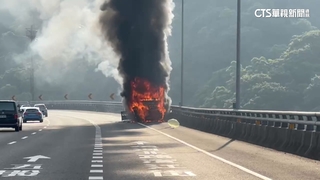 快逃！國道遊覽車燒成火球　司機急疏散6乘客