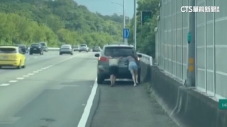 休旅車國道拋錨！　疑想找認識拖吊　3人驚險「推車」