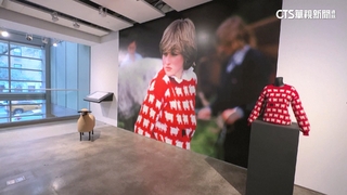 黛妃生前紅底「黑羊」毛衣　蘇富比拍出3600萬天價