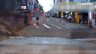 女子跑步過馬路　公車未禮讓還擴音飆罵　警：開罰