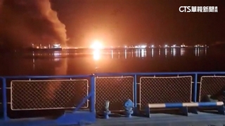 俄軍轟黑海港口城市　建築倉庫爆破起火