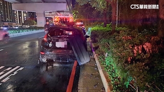 新北板橋4車連環撞！　自小客車起火3人輕傷