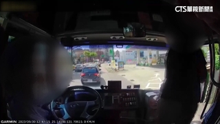 搭公車爆口角！乘客疑沒聽到站提醒　反怒罵司機