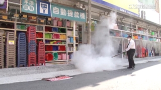 親自噴藥挨批作秀　黃偉哲：誰噴口水　選民都在看