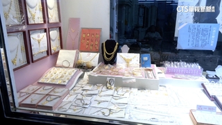 士林夜市銀樓遭搶！21歲車手劫金鍊　奔酒店狂歡