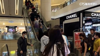 放颱風假！台中百貨湧人潮　KTV爆滿比假日多一倍