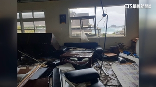 蘭嶼中學無敵慘！　電力通訊斷.2樓沙發飛到樓下