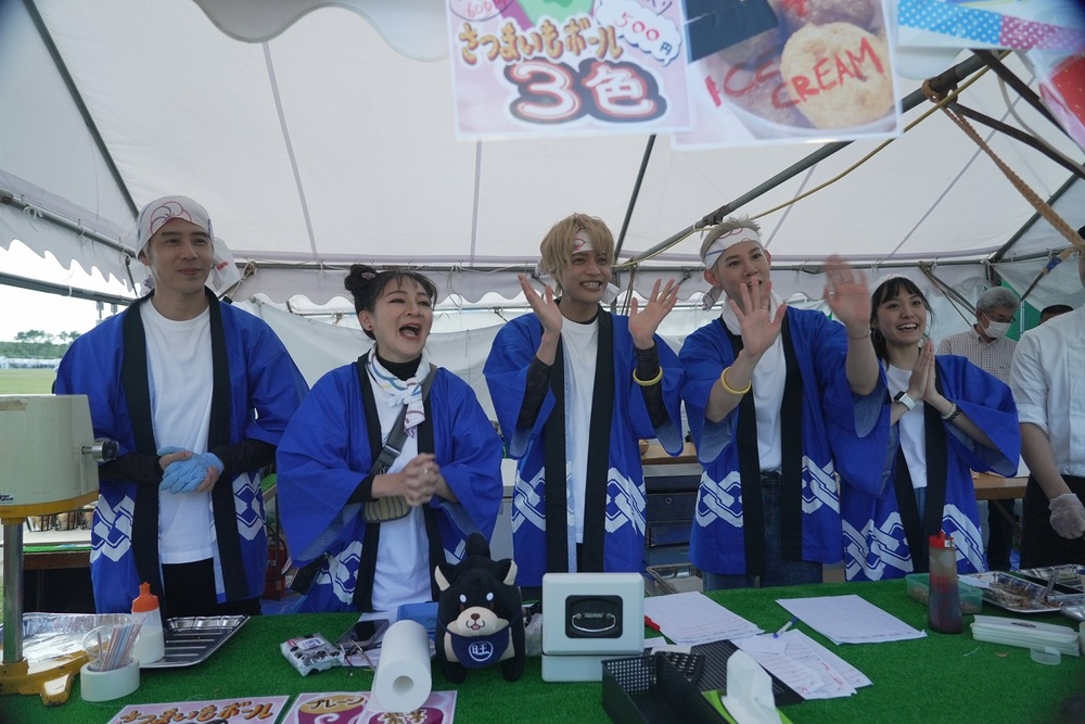 日本祭典擺攤排隊盛況 王彩樺大膽發願：「一定會賺超過50萬！」 | 