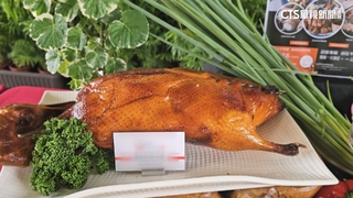 金黃烤鴨.鴨賞飯捲　多樣化特色料理民眾搶品嘗