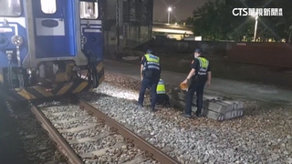 高雄後庄車站驚傳落軌　男移工身體不適挨撞送醫