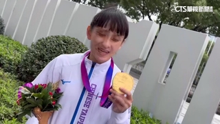 谷筱霜亞運空手道逆轉摘金　親友齊唱國旗歌同歡