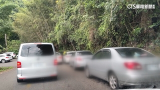 連假遊客擠爆日月潭　伊達邵違停嚴重難會車