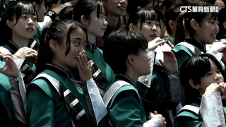 「翡翠騎士」圓山飯店快閃演出　民眾雨中熱情支持