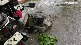 驚！窗型冷氣三樓摔落　住戶：幸未砸傷人