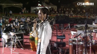 舞台狀況多！　安心亞未站定位突放音樂　場面尷尬